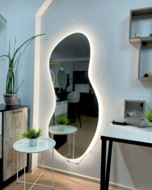 Фигурное зеркало с LED подсветкой